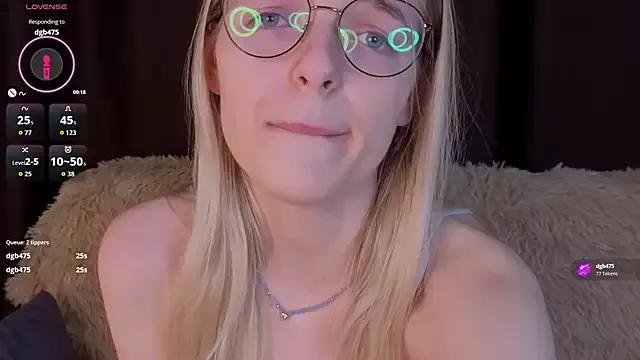 Try our girls live displays and explore the company of endless strippers, with beautiful physiques, vibrating toys and more.