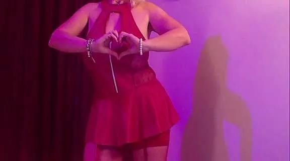 Try our girls live displays and explore the company of endless strippers, with beautiful physiques, vibrating toys and more.