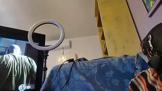 MonnaLisa22 from StripChat