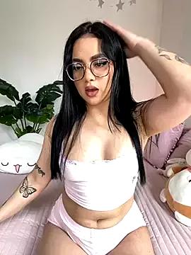 Try our girls live displays and explore the company of endless strippers, with beautiful physiques, vibrating toys and more.