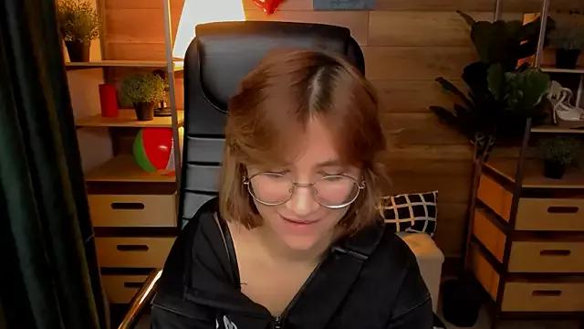 Try our girls live displays and explore the company of endless strippers, with beautiful physiques, vibrating toys and more.