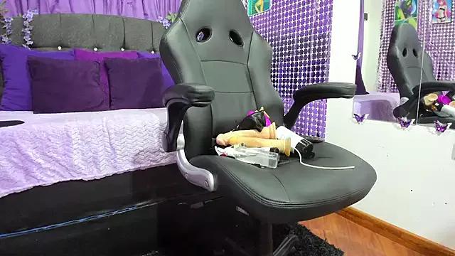 Moon_Play from StripChat is Freechat