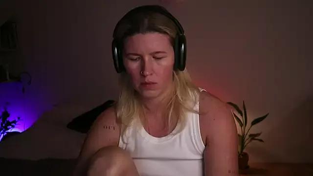 Try our girls live displays and explore the company of endless strippers, with beautiful physiques, vibrating toys and more.