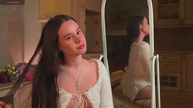 MoonGreyn from StripChat is Freechat