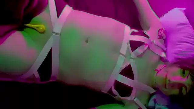 Try our girls live displays and explore the company of endless strippers, with beautiful physiques, vibrating toys and more.