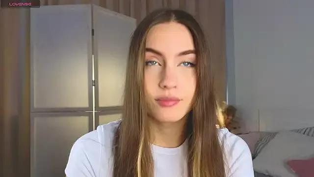 Moonlight1Sonata1 from StripChat is Freechat