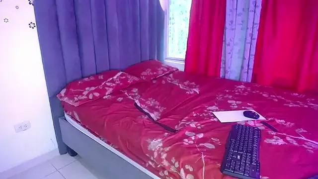 Try our girls live displays and explore the company of endless strippers, with beautiful physiques, vibrating toys and more.