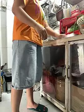 Mores1_Squirt from StripChat is Freechat