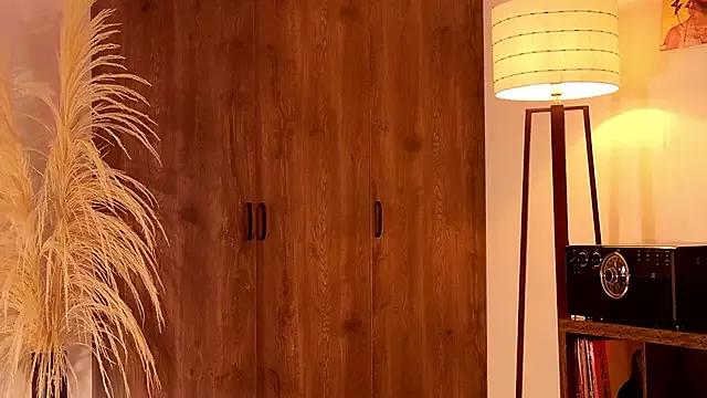 Try our girls live displays and explore the company of endless strippers, with beautiful physiques, vibrating toys and more.