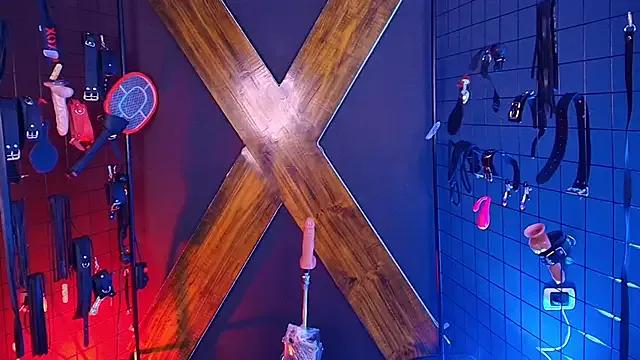 Try our girls live displays and explore the company of endless strippers, with beautiful physiques, vibrating toys and more.