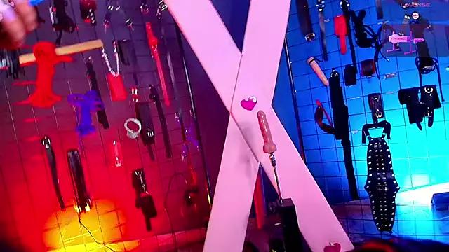 Try our girls live displays and explore the company of endless strippers, with beautiful physiques, vibrating toys and more.