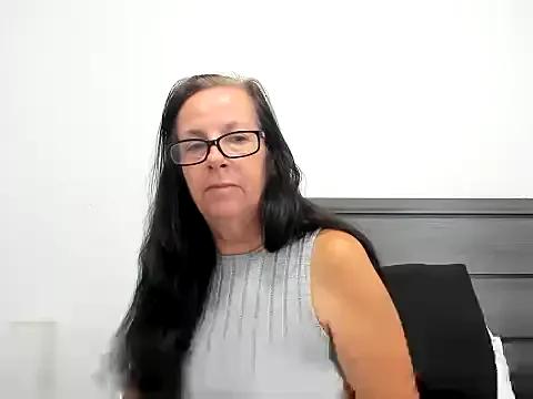 mysteriouspeachgoddess from StripChat is Freechat