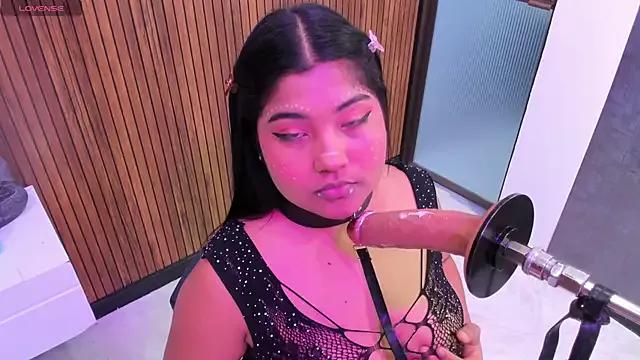 Try our girls live displays and explore the company of endless strippers, with beautiful physiques, vibrating toys and more.