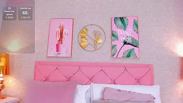 Try our girls live displays and explore the company of endless strippers, with beautiful physiques, vibrating toys and more.