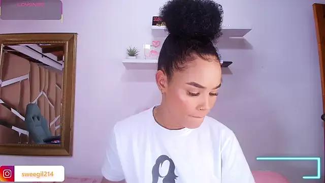 Try our girls live displays and explore the company of endless strippers, with beautiful physiques, vibrating toys and more.