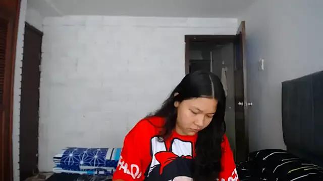 Try our girls live displays and explore the company of endless strippers, with beautiful physiques, vibrating toys and more.