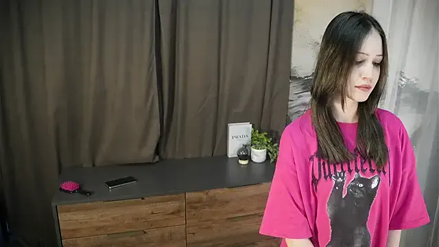 NamMastel — show my figure through my T-shirt