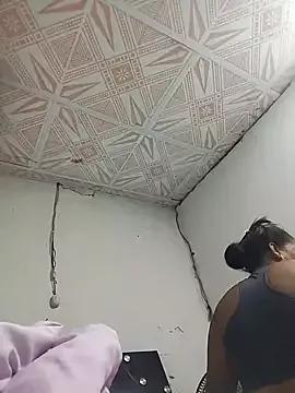 Naomi-Mature from StripChat is Freechat