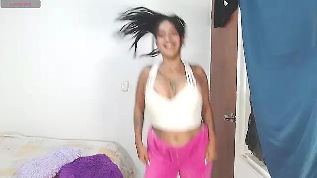 Try our girls live displays and explore the company of endless strippers, with beautiful physiques, vibrating toys and more.