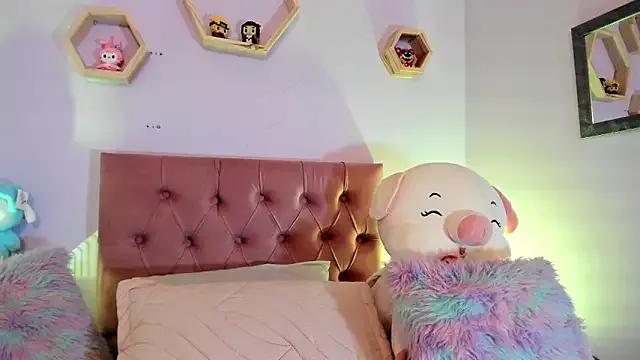 Try our girls live displays and explore the company of endless strippers, with beautiful physiques, vibrating toys and more.