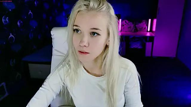 NaomiHita from StripChat is Freechat