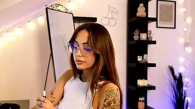 Try our girls live displays and explore the company of endless strippers, with beautiful physiques, vibrating toys and more.