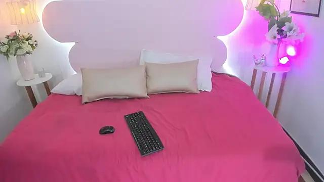 Try our girls live displays and explore the company of endless strippers, with beautiful physiques, vibrating toys and more.