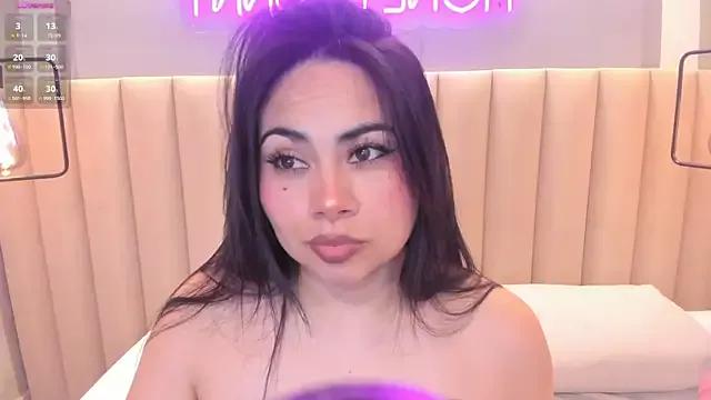 Try our girls live displays and explore the company of endless strippers, with beautiful physiques, vibrating toys and more.