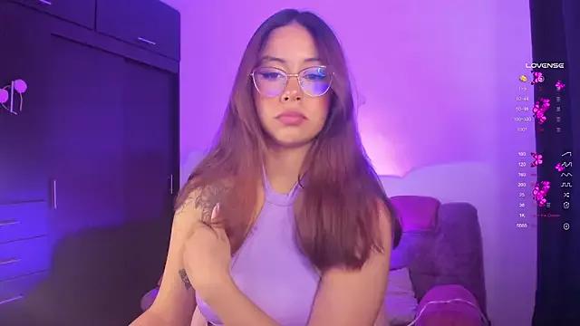 Try our girls live displays and explore the company of endless strippers, with beautiful physiques, vibrating toys and more.