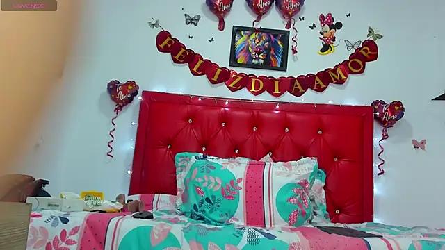 Try our girls live displays and explore the company of endless strippers, with beautiful physiques, vibrating toys and more.