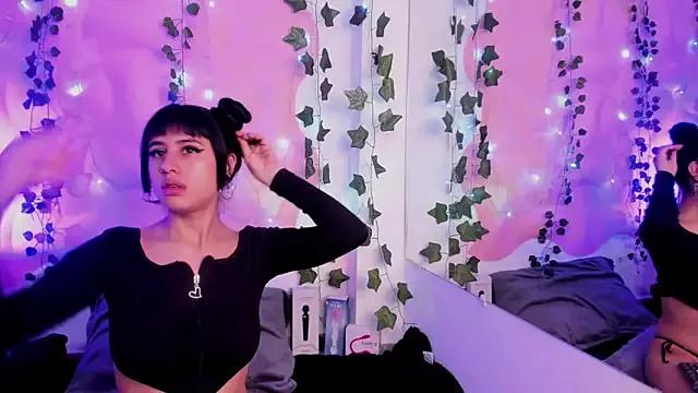 Try our girls live displays and explore the company of endless strippers, with beautiful physiques, vibrating toys and more.