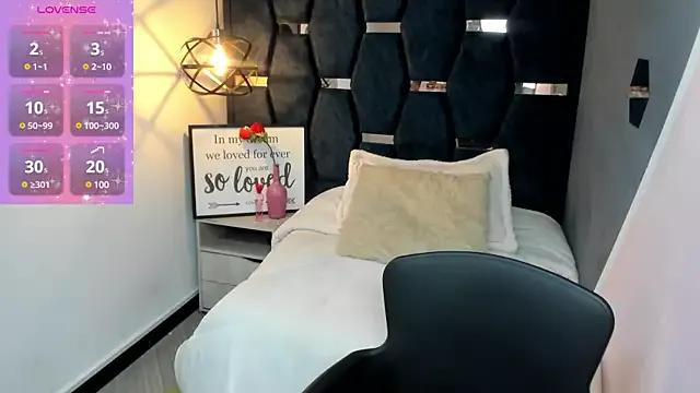 Try our girls live displays and explore the company of endless strippers, with beautiful physiques, vibrating toys and more.