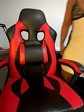 NatashaAzura — mostra a bucetinha de perto