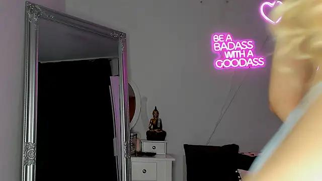 Try our girls live displays and explore the company of endless strippers, with beautiful physiques, vibrating toys and more.