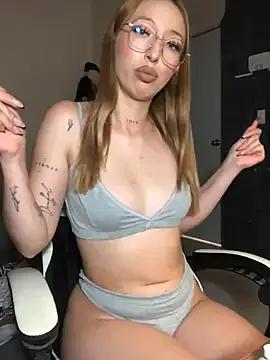 Try our girls live displays and explore the company of endless strippers, with beautiful physiques, vibrating toys and more.