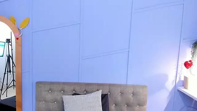 Try our girls live displays and explore the company of endless strippers, with beautiful physiques, vibrating toys and more.