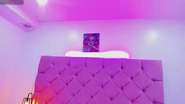 Try our girls live displays and explore the company of endless strippers, with beautiful physiques, vibrating toys and more.