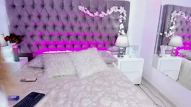 Try our girls live displays and explore the company of endless strippers, with beautiful physiques, vibrating toys and more.
