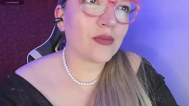 Try our girls live displays and explore the company of endless strippers, with beautiful physiques, vibrating toys and more.