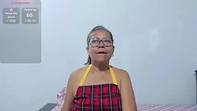 naughtty_mommy from StripChat is Freechat