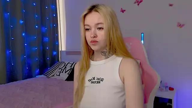 Try our girls live displays and explore the company of endless strippers, with beautiful physiques, vibrating toys and more.
