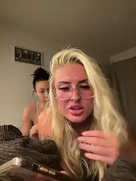 naughtylightskin from StripChat is Freechat