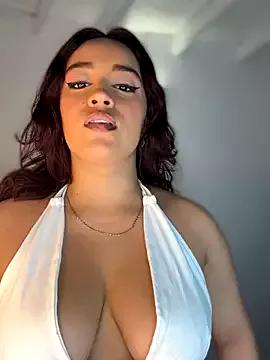 NaughtyNinnaXXX from StripChat is Freechat