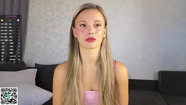 Try our girls live displays and explore the company of endless strippers, with beautiful physiques, vibrating toys and more.