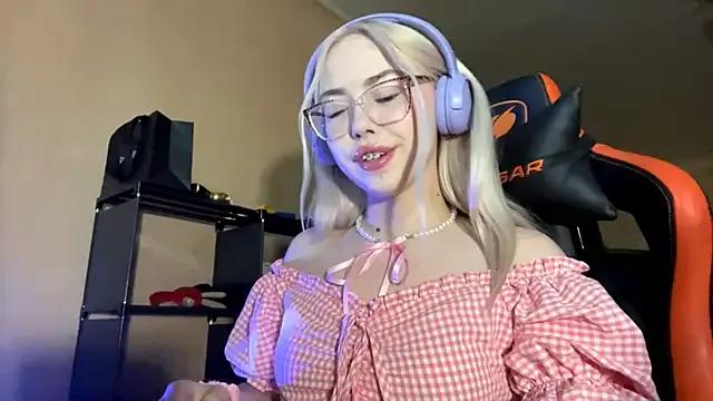 Neon_mary from StripChat is Freechat