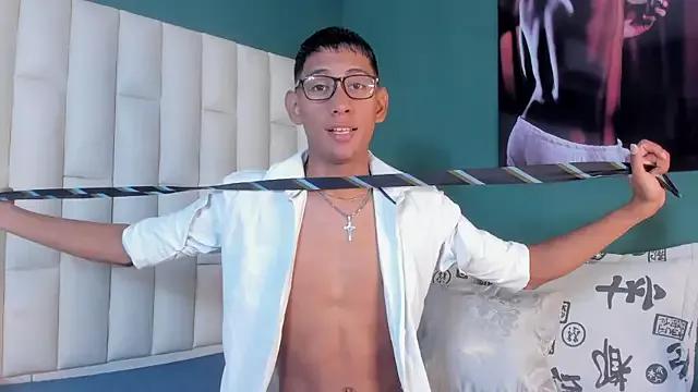 Try our girls live displays and explore the company of endless strippers, with beautiful physiques, vibrating toys and more.