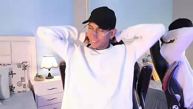 Try our girls live displays and explore the company of endless strippers, with beautiful physiques, vibrating toys and more.