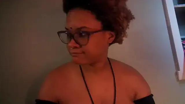 nickytheehawtie from StripChat is Freechat