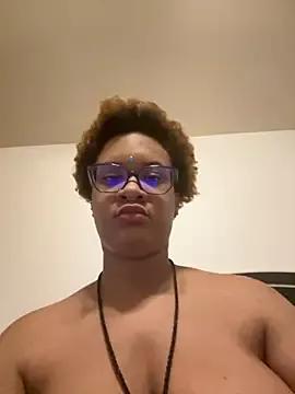 nickytheehawtie from StripChat is Freechat