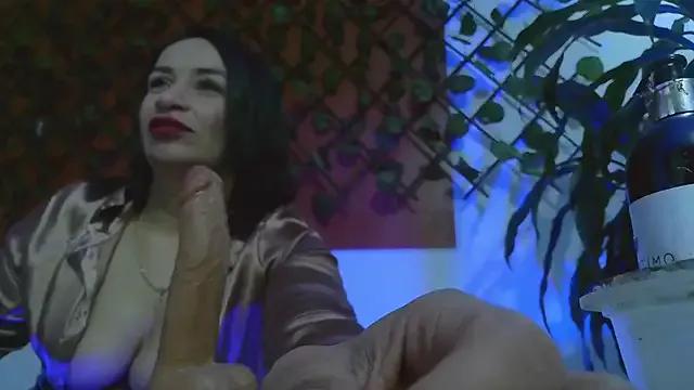 Try our girls live displays and explore the company of endless strippers, with beautiful physiques, vibrating toys and more.